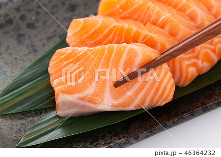サーモンの刺身 サーモンの刺身 46364232