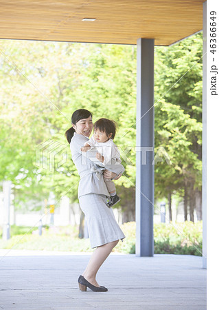 働くお母さん 働くお母さん 46366649