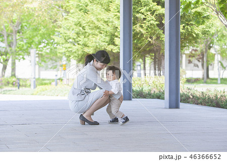 働くお母さん 46366652