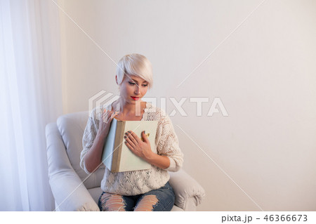 beautiful blonde woman with short book reads book training beautiful blonde woman with short book reads book training 46366673