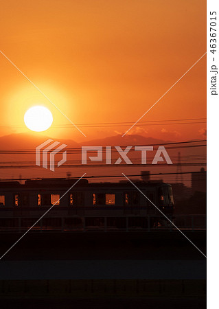 多摩川夕日と東急目黒線 46367015
