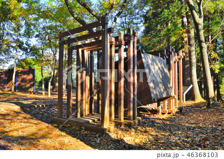 流山市総合運動公園　木製の枠と箱の遊具 46368103