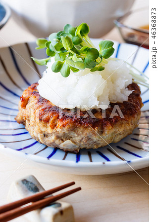 お箸で食べる和風ハンバーグ 46368873