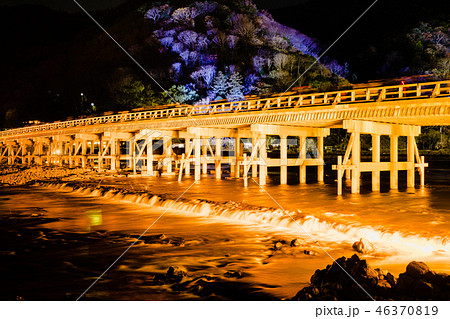 京都嵐山 渡月橋のライトアップ (嵐山花灯路) 46370819