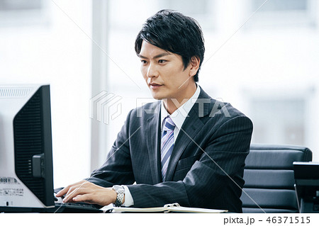 若いビジネスマン 若いビジネスマン 46371515