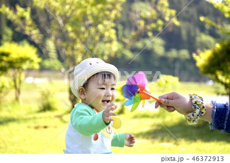 子供 赤ちゃん 1歳児 男の子 子供 赤ちゃん 1歳児 男の子 46372913
