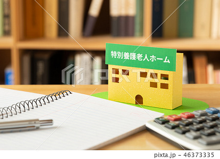 特別養護老人ホーム　特養　本棚　高齢化　社会問題　リサーチ 46373335