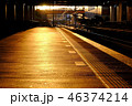 冬　駅　ホーム　夕日 46374214
