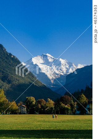 Peolpe in Hohematte park and Swiss alps Interlaken Peolpe in Hohematte park and Swiss alps Interlaken 46374363