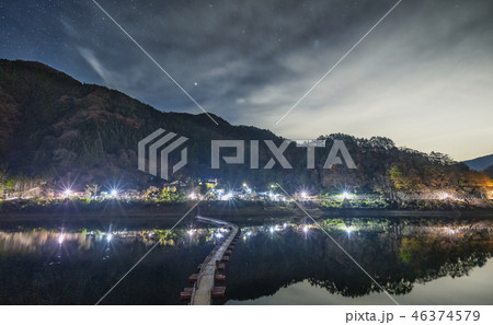 奥多摩 留浦浮橋の夜景 奥多摩 留浦浮橋の夜景 46374579