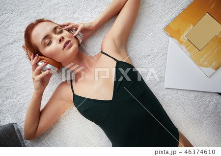 the image of resting sexy woman listening to vinyl 46374610