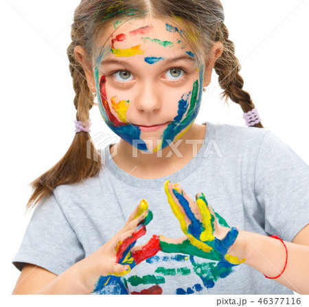Portrait of a cute girl playing with paints 46377116