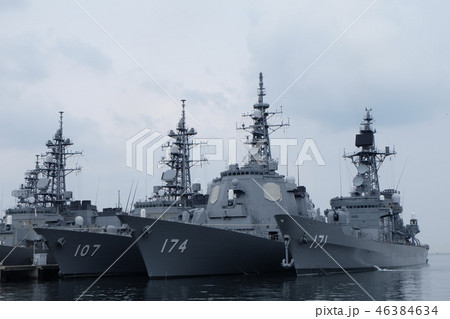横須賀基地に停泊する護衛艦 46384634