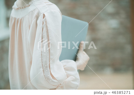 young woman 46385271