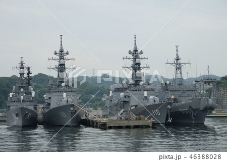 横須賀基地に停泊する護衛艦 横須賀基地に停泊する護衛艦 46388028