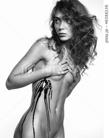 Liquid Paint on Beautiful Female Body 46388236