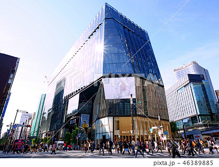 日本の東京都市景観　銀座・数寄屋橋交差点に面する東急プラザ銀座などを望む 46389885