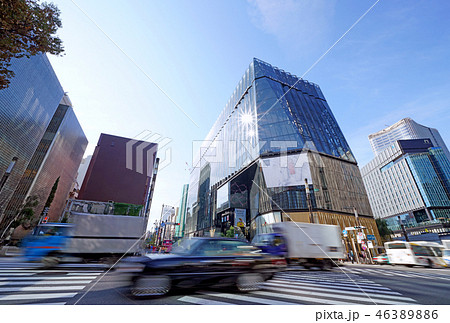 日本の東京都市景観 銀座・数寄屋橋交差点に面する東急プラザ銀座などを望む 日本の東京都市景観 銀座・数寄屋橋交差点に面する東急プラザ銀座などを望む 46389886