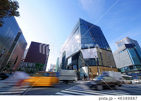 日本の東京都市景観 銀座・数寄屋橋交差点に面する東急プラザ銀座などを望む 日本の東京都市景観 銀座・数寄屋橋交差点に面する東急プラザ銀座などを望む 46389887