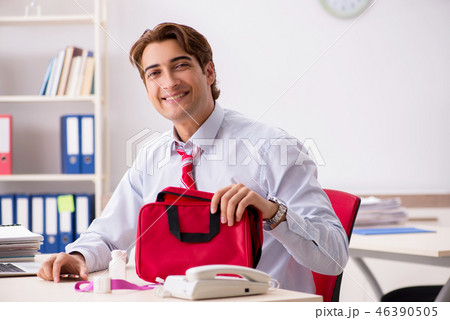 Man with first aid kit in the office 46390505