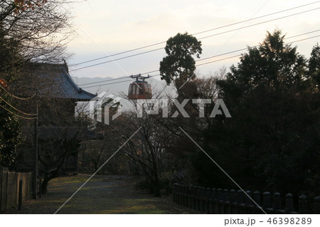 【四国別格二十霊場】第十五番　冬の夕暮れの箸蔵寺ロープウェイ　徳島県三好市 46398289