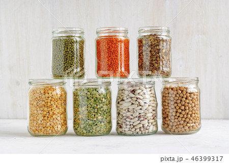 Mung beans, peas, beans, lentils in glass jars Mung beans, peas, beans, lentils in glass jars 46399317
