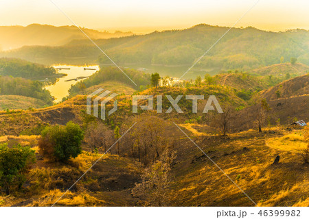 The sun and the colors of nature 78 46399982
