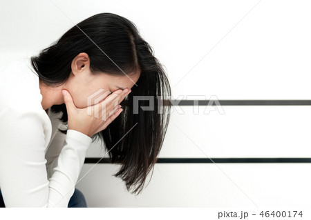 depressed women sitting in corner of room, alone depressed women sitting in corner of room, alone 46400174