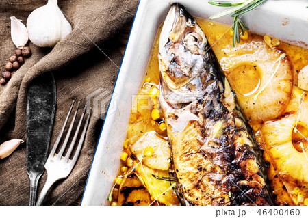 Baked fish with pineapple 46400460
