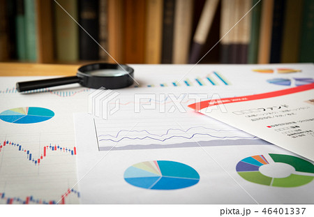 資産運用　投資信託　チャート　本棚　販売用資料　データ　分析　検討 46401337