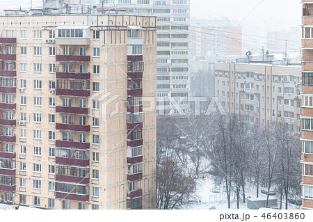 snowfall in city in cold wither day 46403860