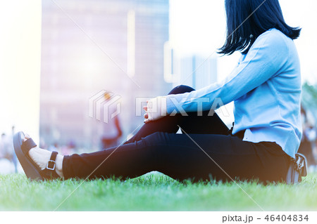 wrist hand pain women sit on the green grass 46404834