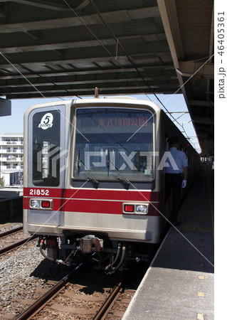 日比谷線直通の東武伊勢崎線20050系(5扉車) 日比谷線直通の東武伊勢崎線20050系(5扉車) 46405361