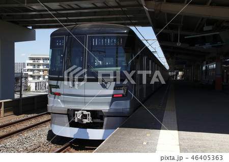 小菅駅に停車中の東武伊勢崎線直通:東京メトロ日比谷線13000系電車 小菅駅に停車中の東武伊勢崎線直通:東京メトロ日比谷線13000系電車 46405363