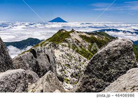 鳳凰三山　観音ヶ岳山頂からの風景　薬師岳・富士山 46406986