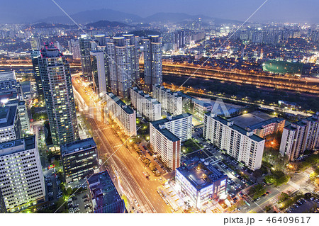 風景 夜景 高層ビル 46409617