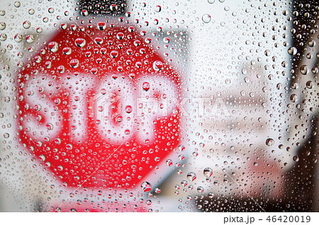 運転 雨 視界不良 46420019