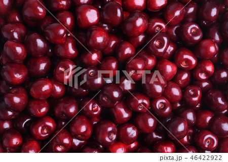 Fresh sweet cherry fruit on the market 46422922