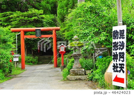 箱根芦川の駒形神社鳥居と案内板 46424023