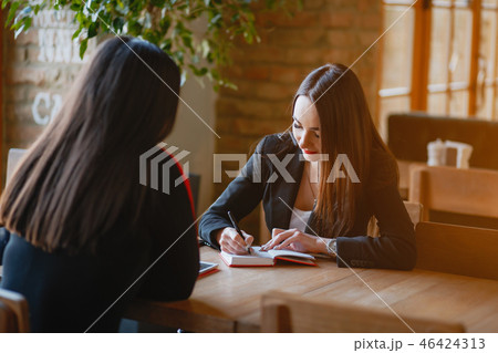 Businesswomen in a cafe Businesswomen in a cafe 46424313