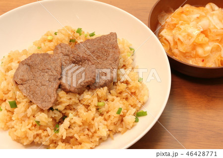 焼肉炒飯と大根サラダ。 46428771