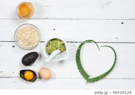 Face mask; avocado, aloe vera, egg, oatmeal, honey 46430126