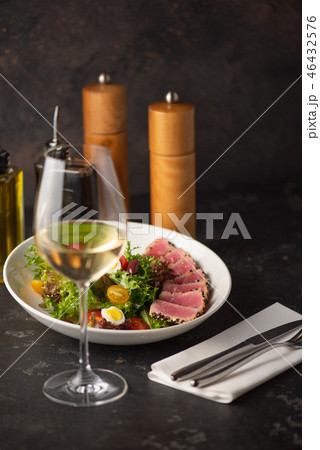 Sliced Steak of tuna in sesame and a salad 46432576