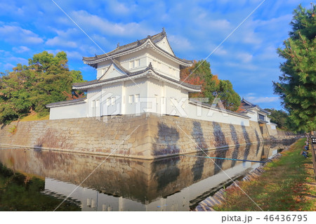 朝日を浴びる二条城　東南隅櫓 46436795