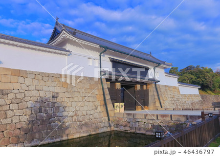 朝日を浴びる二条城 東大手門 朝日を浴びる二条城 東大手門 46436797