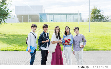 若い女性、大学生、専門学生 46437076