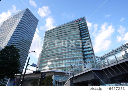 日本の横浜都市景観　日産グローバル本社ビルなどを望む 46437228