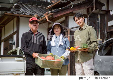 農家 家族 農家 家族 46442687