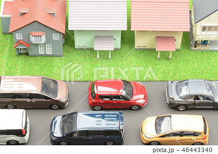 住宅と自動車イメージ 46443340