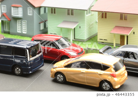 住宅と自動車イメージ 46443355